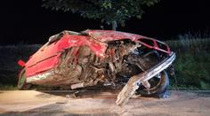 Řidič sešrotoval BMW, k nehodě musel letět vrtulník