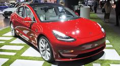 Tesla začala prodávat levný Model 3. Cena je necelých 800 tisíc