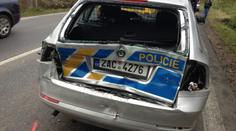 Do hromadné autonehody v Praze se připletli i policisté. GALERIE