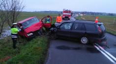 Při vážné nehodě se zranilo šest lidí! Srazilo se auto s dodávkou