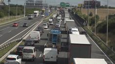 Dálnici D1 uzavřela nehoda. Ve směru na Prahu se převrátil kamion