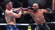 Kontroverzní výhra v UFC. Soupeře dvakrát dloubl do očí a pak ho ukončil