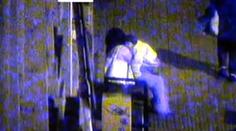 OPILÁ matka seděla s dítětem (1) na olomouckém chodníku