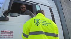 Na hranicích kontrolují kamiony. Důvodem je riziko zavlečení slintavky a kulhavky