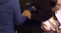 Žena chytla manžela s milenkou na letišti, pak se začaly dít věci!