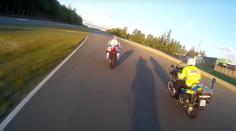 VIDEO: Policejní motorkáři naháněli závodníka Abrahama