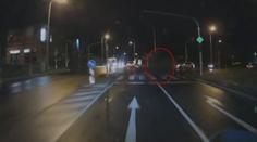 Neobjasněná nehoda na Kladensku. Autobus tam srazil seniorku