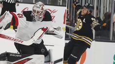 Momenty týdne v NHL: Pastrňák ničil Vaněčka, Saros skočil jako tygr