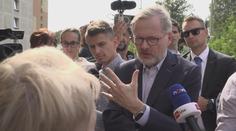 Premiér Fiala navštívil Mojžíř. Lidem slíbil změny, ti jim ale nevěří