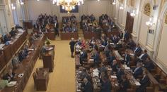 Poslanci se asi ve Sněmovně nudí. Jedenáct z nich chce být senátory