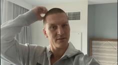 Ondrášek je s celým týmem uvězněn na hotelu, děkuje alespoň za balkón