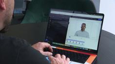 Falešná moderátorka láká na podvodné investice. Deepfake videa berou internet útokem