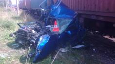 Vlak se na přejezdu srazil s motorkářem