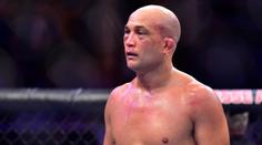 Legenda UFC na kolenou! Na ulici mu namlátil chlápek z hospody