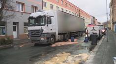 VIDEO: Silně opilý řidič kamionu kličkoval městem! Policie ho obvinila