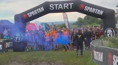 Bahno a překážky. Tisíce sportovců se sjelo do Žatce zdolat Spartan Race