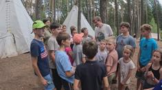 Skautský tábor, nádražky i muzea. Čeští politici vyrazili na dovolenou