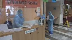 Zdravotníkům slíbili 100 tisíc navíc za boj s koronavirem. Někteří stále čekají