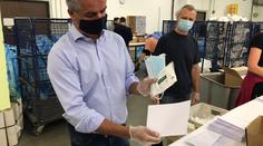 Místo pěti roušek dostali manželé jen čtyři. Naše chyba, přiznala pošta