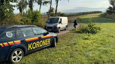 Na cyklistu spadla větev. Na místě zemřel, nepomohla ani přilba