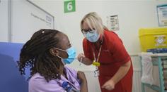 Řada zemí hlásí rekordní počty případů. Kvůli covidu se ruší spousta letů