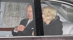 Král Karel znovu míří do nemocnice. Camilla se od něj nehnula