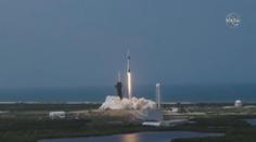 ŽIVĚ: Druhý pokus! Raketa firmy SpaceX Falcon 9 startuje dnes v noci