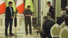 Slavný pes Patron dostal medaili. Zelenskyj mu ji dal za hledání munice