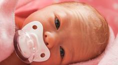Maminka porodila jednovaječná čtyřčata. Doma už má další čtyři děti