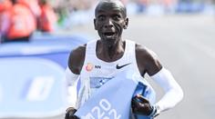 Kipchoge opět posunul hranice lidských možností. Vylepšil maratonský rekord