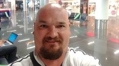 Všude byli hasiči, líčí šipkař Sedláček. Letadlo mělo poruchu na brzdách