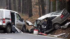 Opilý řidič s 2,5 promile smetl auto v protisměru! Tři zranění lidé!