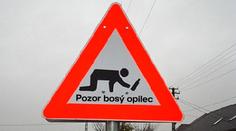 Bosý opilec bouchal v Brně na vrata vazební věznice