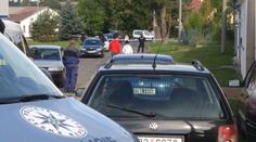 U plotu školky ležela mrtvola, děti nesměly ven. Policie zatkla dva lidi