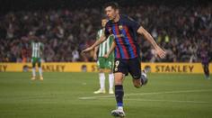 Barca nedala Betisu šanci. Fantom Benzema sestřelil Almeríi hattrickem