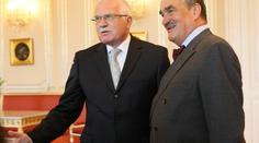 Lži, špína, vyhrožování a Klausova emigrace - máme za sebou hodně divokou kampaň