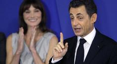 První dáma Francie porodila holčičku! Sarkozy u toho nebyl! Jednal o eurozóně!