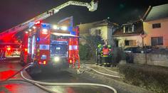 Plameny zničily dům na Kroměřížsku, majitelka skončila v nemocnici
