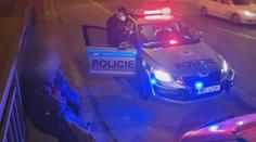 Zdrogovaný řidič se v Olomouci snažil ujet policistům. Ti tasili zbraň