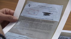 Lidé dostávají podivné obsílky. Ví se, kdo za nimi stojí, úřady ale nemohou zakročit