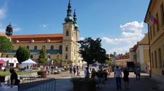Lidé přijeli na Velehrad uctít Cyrila a Metoděje, mši bude sloužit Duka