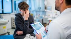 Mladík měl nenápadné příznaky. Za pár měsíců zemřel na vzácný typ rakoviny