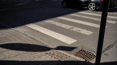 Auto na přechodu v Ústí srazilo ženu. Podle neziskové organizace byla těhotná