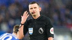 Barážový duel Česka bude řídit Michael Oliver. Muž, kterému vyhrožovali smrtí