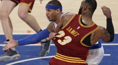 Trojice "Kavalírů" zničila Knicks. Basketbal vyučoval i Houston