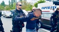Divoká honička v Praze! Řidič v audi uháněl protisměrem a na červenou
