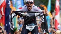 Šampion přišel s bláznivým nápadem. Doma zdolá triatlonového Ironmana