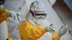 Epidemie eboly je jiná než ty předchozí. Na něco takového lékaři nebyli připravení