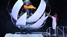 Žádná sportovní legenda! Olympijský oheň zažehla kontroverzní tenistka