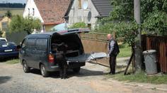Vražda v Tymákově vyřešena: Rodiče zavraždil vlastní syn (24)